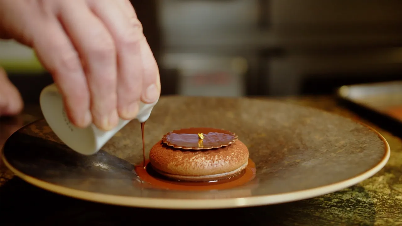 Chef Mickael Viljanen unveils the artistry behind Chapter One’s Tarte Soufflé, crafted with Valrhona Guanaja chocolate. This rich and delicate dessert exemplifies the precision and creativity at Dublin’s renowned 2 Michelin Star restaurant, where every dish is an experience in itself.